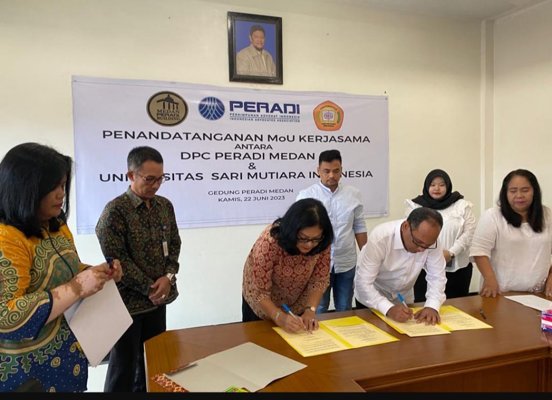 Teks foto: Rektor USM Indonesia Dr Dra Ivan Elisabeth Purba dan Ketua DPC Peradi Medan Dr Azwir Agus ketika menandatangani MoU terkait pelaksanaan Pendidikan Khusus Profesi Advokat (PKPA) dan Ujian Profesi Advokat (UPA). Berita Sore/ist