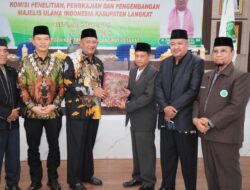 Syah Afandin Buka Dialog Publik MUI Langkat 