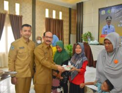 Meurah Budiman Beri Makanan Tambahan Kepada Ibu Hamil