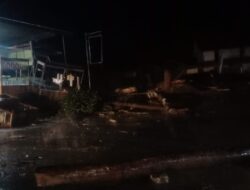 Akibat Banjir Bandang Toko Rusak Dan Kios Terbawa Arus 