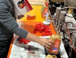 Satreskrim Polrestabes Medan Gerebek Pabrik Oli Ilegal