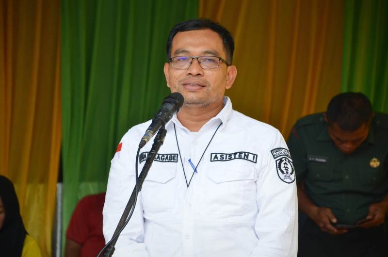Berita Sore/Birong RT Teks poto: Walikota diwakili Asisen 1 Administrasi Pemerintahan, Iswan Nagabe Lubis, S.Sos, MM saat membuka kejuaraan renang antar Klub Setabagsel Plus Sibolga perebutkan Piala Walikota Cup III Padangsidimpuan di Kolam Renang Libers Kota Padangsidimpuan, Rabu (02/08).