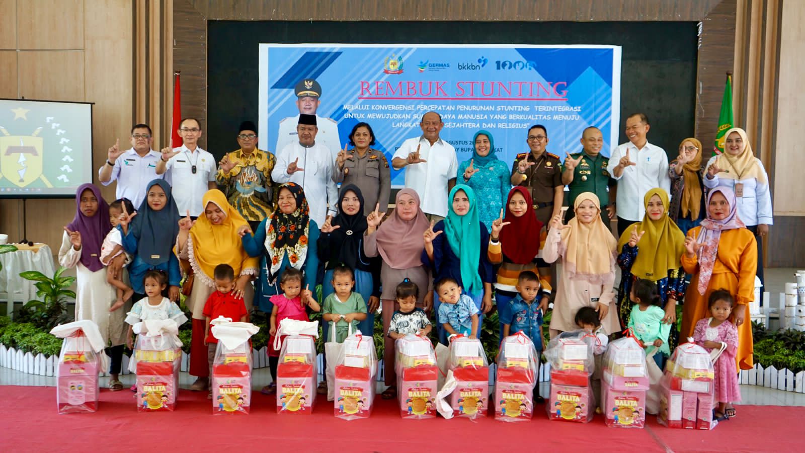 Teks Foto/Beritasore/ist  Plt Bupati Langkat H.Syah Afandin SH membuka Rembuk Stunting Pemerintah Kabupaten Langkat Tahun 2023 di Jentera Malay Rumah Dinas Bupati Langkat, Rabu (2/8/2023). 