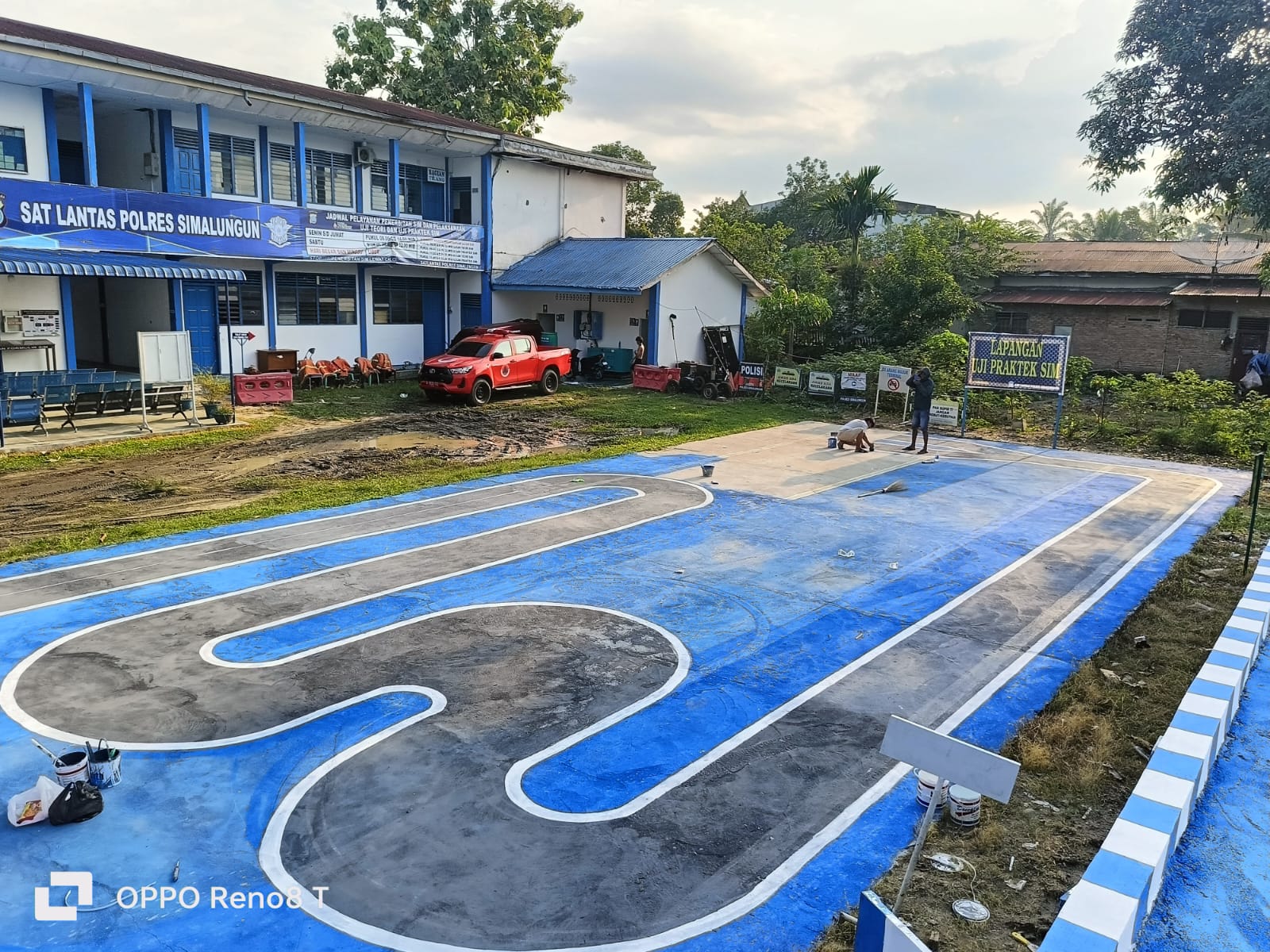 Ket.gbr: Lapangan uji praktek SIM di Satpas Sat Lantas Polres Simalungun jalan Asahan Bt.6 Kec. Siantar berubah dari model angka 8 (zig-zag) menjadi model huruf S.( ist).
