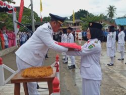 Forkopimcam Kotanopan Letakkan Karangan Bunga Di Tugu Pahlawan