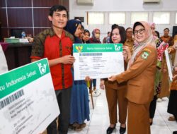 Wali Kota P. Siantar – BPJS Launching UHC Sekaligus Penyerahan Simbolis Kartu Kepesertaan JKN-KIS
