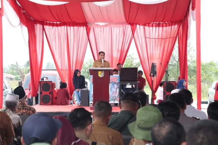 Teks foto:Bupati Serdang Bedagai H Darma Wijaya, meresmikan pusat jajanan Saujana Rasa di Kota Sei Rampah