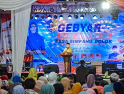 Bupati Zahir Potong Nasi Tumpeng Puncak HUT Ke-56 Simpang Dolok