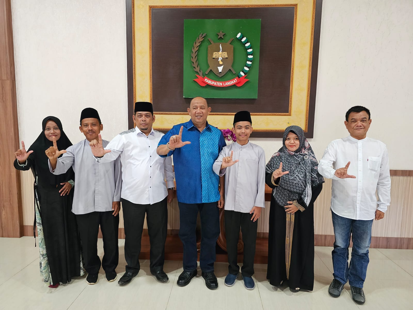 Teks Foto/Beritasore/ist   Plt Bupati Langkat H.Syah Afandin SH menerima audiensi peserta MTQ JQH tingkat ASEAN dan Tingkat Nasional, bertempat di rumah dinas Bupati Langkat, Jum'at (1/9).