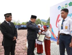 Pj.Bupati Aceh Besar Berikan Penghargaan Kepada Insan Pendidikan Yang Berprestasi