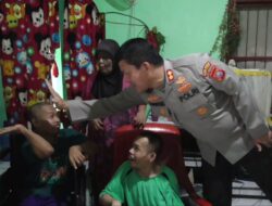 Kapolres Simalungun Berbagi Kasih Dengan Keluarga Penderita Lumpuh Layu
