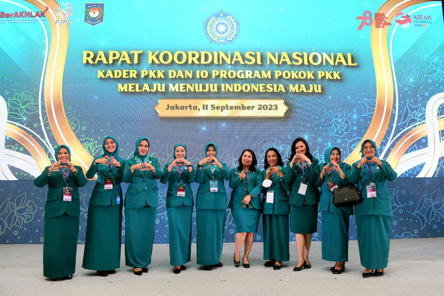 Berita Sore/Birong RT Teks poto: Ketua TP PKK Kab.Tapanuli Selatan, Ny. Rosalina Dolly Pasaribu, menghadiri Rapat Koordinasi Nasional (Rakornas) Kader PKK, di Ballroom Birawa Hotel Bidakara, Jakarta, Senin (11/9).