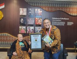 Dua Buku Karya Teguh Santosa Dapat Pengakuan Dari MURI