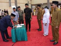 Bupati Tapsel Lantik 33 Pejabat