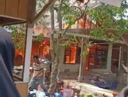 Janda Anak 7 Rumahnya Ludes Dilalap “Si Jago Merah”