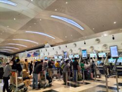 Penumpang Angkutan Udara dan Laut Naik