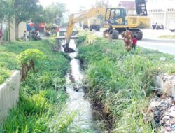 Dinas PUPR Madina Minta Warga Jangan Buang Sampah Ke Irigasi