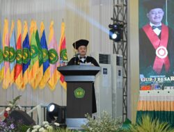 Ketua KPPU Dikukuhkan Sebagai Profesor di Universitas Darul ‘Ulum Lamongan