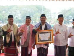 Hari Santri Nasional , Syah Afandin Terima Penghargaan Kepala Daerah Peduli Ponpes