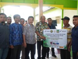 Syah Afandin Salurkan Bantuan Alat Pertanian Dari Kementrian  ESDM & Anggota DPR RI Nasril Bahar 