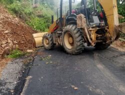 Panyabungan Timur Longsor,  PUPR Madina Kerahkan Loader