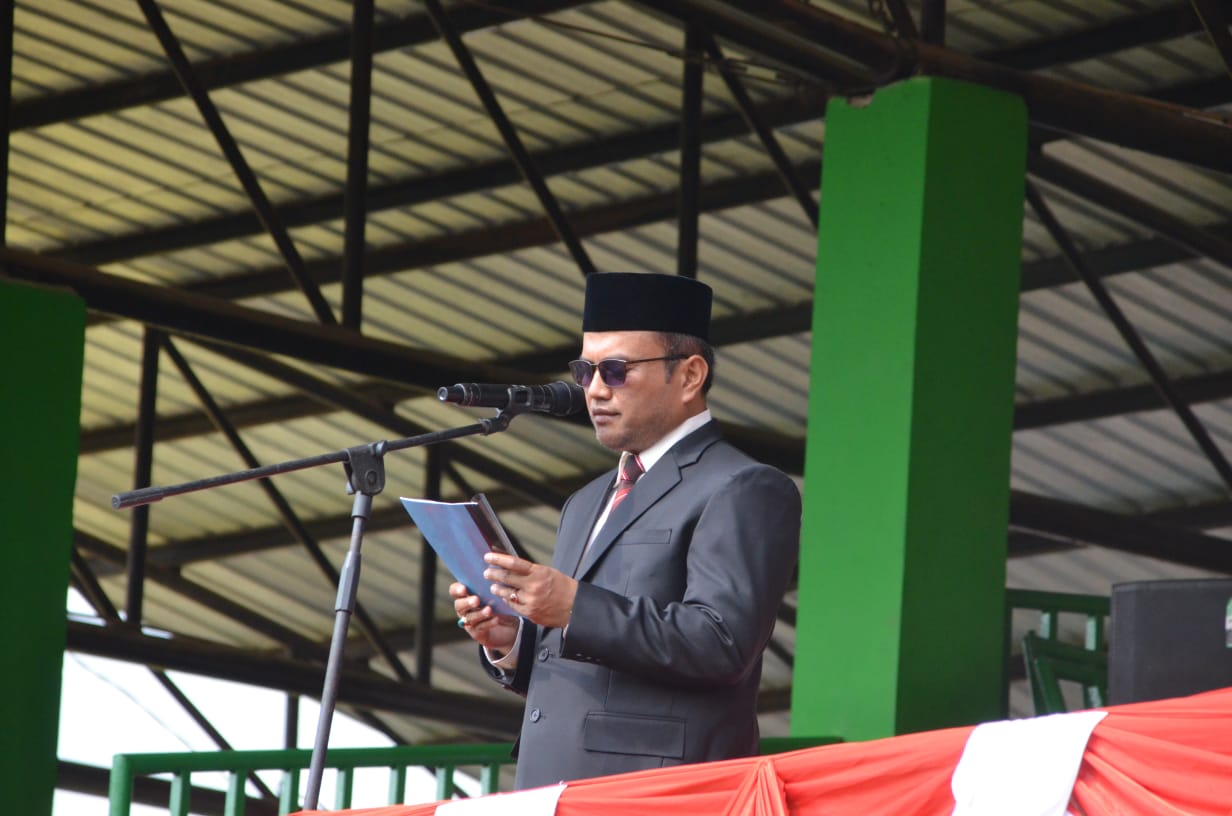 Berita Sore/Birong RT Teks poto: Pj. Wali Kota Padangsidimpuan, H Letnan Dalimunthe, saat memimpin upacara peringatan Hari Sumpah Pemuda ke- 95 tahun 2023 di Stadion H.M Nurdin Kota Padangsidimpuan, Sabtu (28/10).