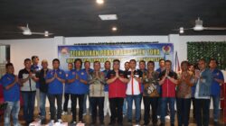 Keterangan foto: Bupati Toba, Poltak Sitorus foto bersama dengan seluruh pengurus POBSI Kabupaten Toba dan Ketua Umum POBSI Sumut, Salomo TR Pardede di Hotel Balige Beach, Balige, Kabupaten Toba, Sabtu (28/10). (Ist).
