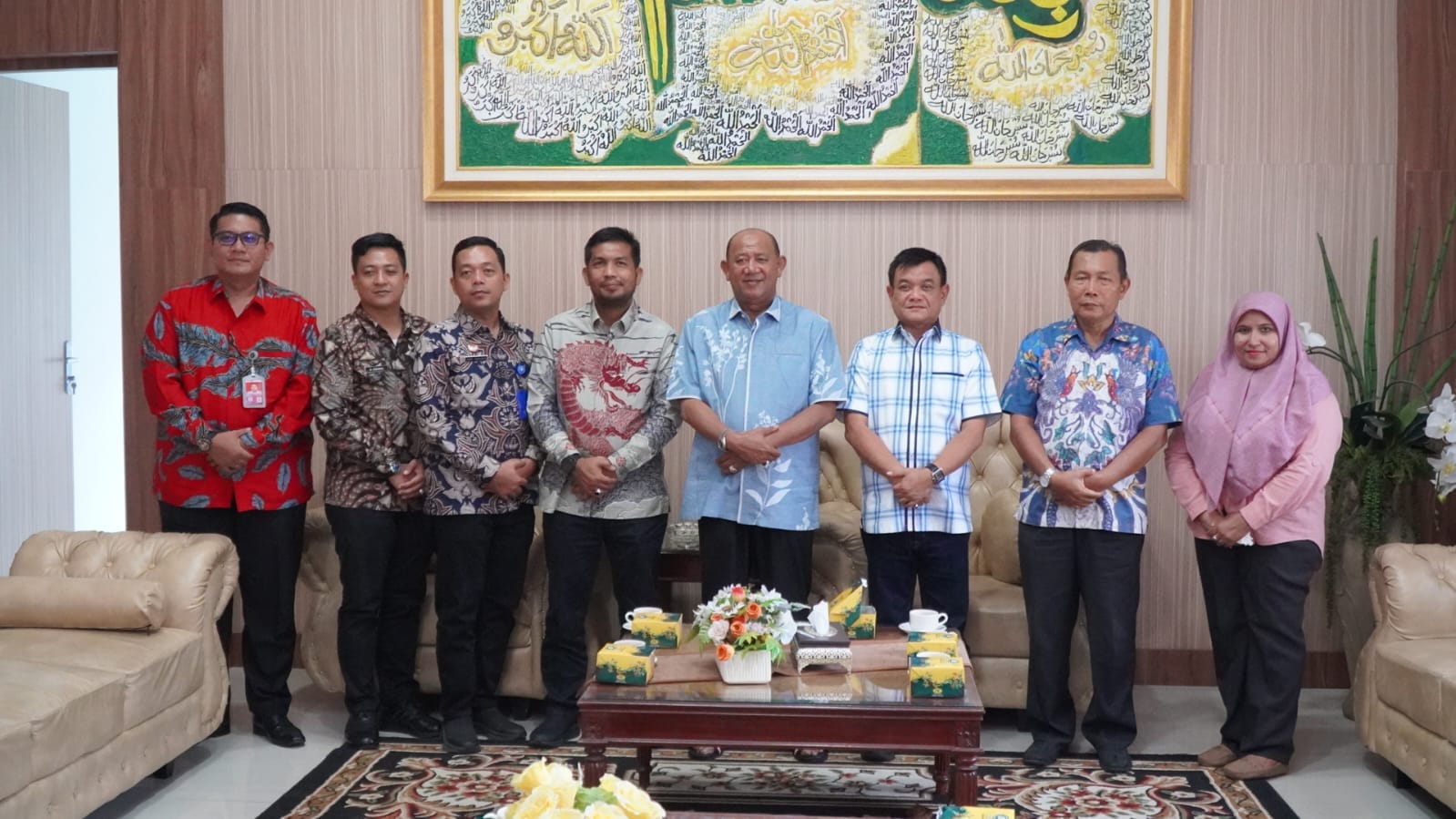 Teks Foto/Beritasore/ist  Plt Bupati Langkat H.Syah Afandin, SH menerima audiensi Kepala Rutan dan Kepala  Lapas di Rumah Dinas Bupati Langkat, Jum'at (03/11/2023).
