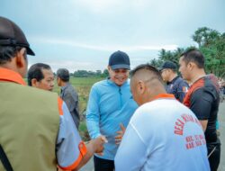 Zahir Sapa Warga Yang Sedang Bergotong-royong
