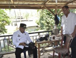 Bupati Madina Bangga Beli Sepatu  Hasil Kreasi Tangan Anak Desa