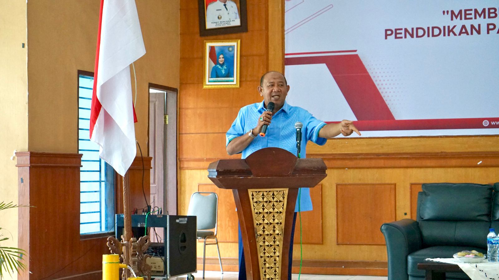 Teks Foto/Beritasore /ist  Plt Bupati Langkat H.Syah Afandin SH menghadiri Kegiatan Sosialisasi Pembinaan Ideologi Pancasila Bersama BPIP RI - Komisi ll DPR RI, bertempat di Gedung PKK Stabat, Rabu (8/11/2023). 
