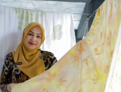 Ketua TP PKK Madina Kunjungi  Produksi Batik Ecoprint