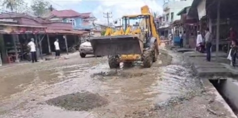 PT KAS Sosa Bantu Perbaiki Jalinsum Rusak Yang Sering Membuat Truk Terperosok