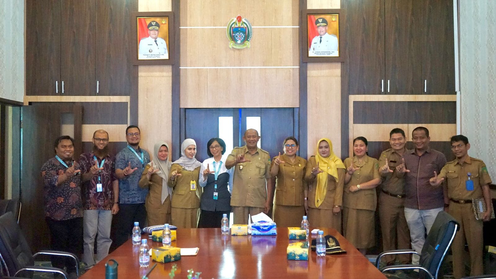 Teks Foto/Beritasore/ist  Plt Bupati Langkat H.Syah Afandin, SH menghadiri rapat kordinasi   Integrasi Layanan Primer  di Kantor Bupati Langkat, Senin (13 /11/2023).