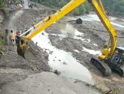 Setelah Sebulan Terputus, Jalan Di Nisel Mulai Ditangani