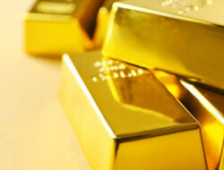 Pasar Keuangan Dilanda Koreksi Teknikal, Harga Emas Tembus 2.000 Dolar AS Per Ons