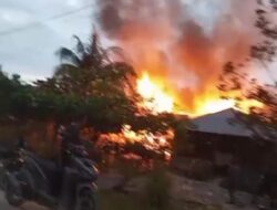 Api Melalap Rumah Muhammad Syafii di Desa Bandar Sono Batubara
