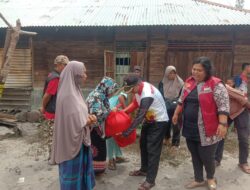 Korban Rumah Terbakar di Batubara Terima Bantuan Sembako Dari Dinsos