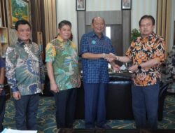 Plt Bupati Langkat Serahkan Mobil Dinas Innova Ke BPN Langkat