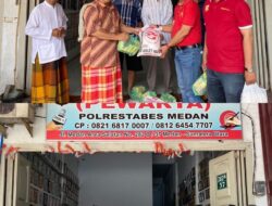 Jumat Barokah, Ketua Pewarta Bagikan Sembako ke Pengurus Masjid