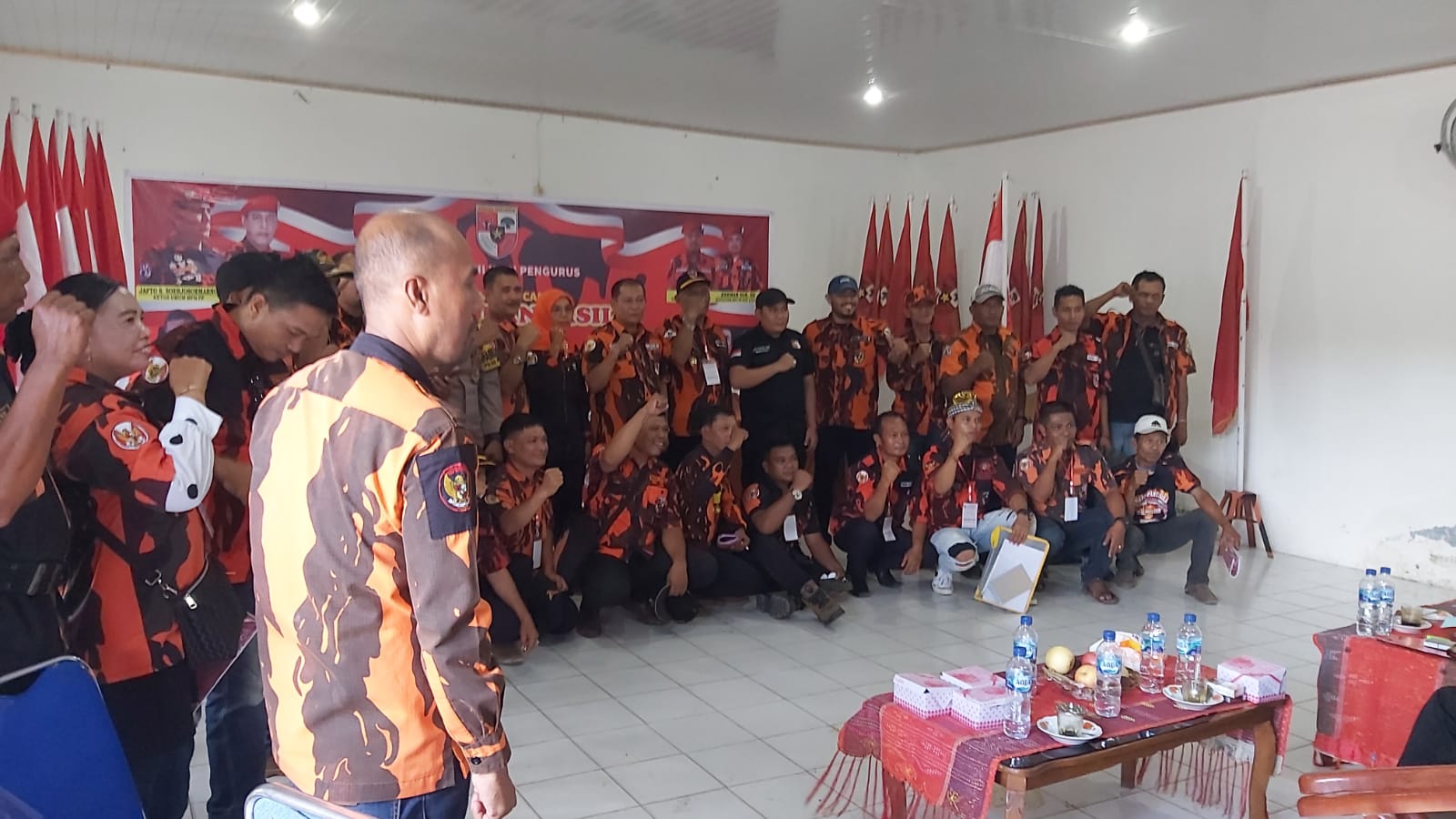 Teks Foto/Beritasore/Boy A Agus Salim Naibaho foto bersama di sela sela Rapat Pemilihan Pengurus (RPP) PAC PP Kecamatan Babalan yang dilaksanakan di Gedung SKB P.Brandan, Minggu (3/12/2023