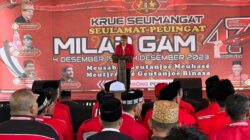 Teks Foto : AMANAT: Wakil Panglima Daerah I Peureulak, Husaini SE MH, membacakan Amanat Wali Nanggroe Aceh dalam Milad GAM ke-47 di Bandrong, Peureulak, Aceh Timur, Senin (4/12). (Foto: Muhammad Ishak).