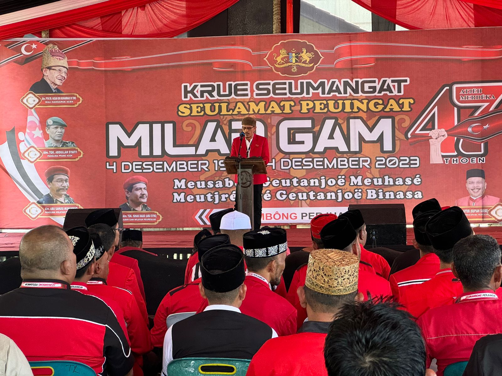 Teks Foto : AMANAT: Wakil Panglima Daerah I Peureulak, Husaini SE MH, membacakan Amanat Wali Nanggroe Aceh dalam Milad GAM ke-47 di Bandrong, Peureulak, Aceh Timur, Senin (4/12). (Foto: Muhammad Ishak).