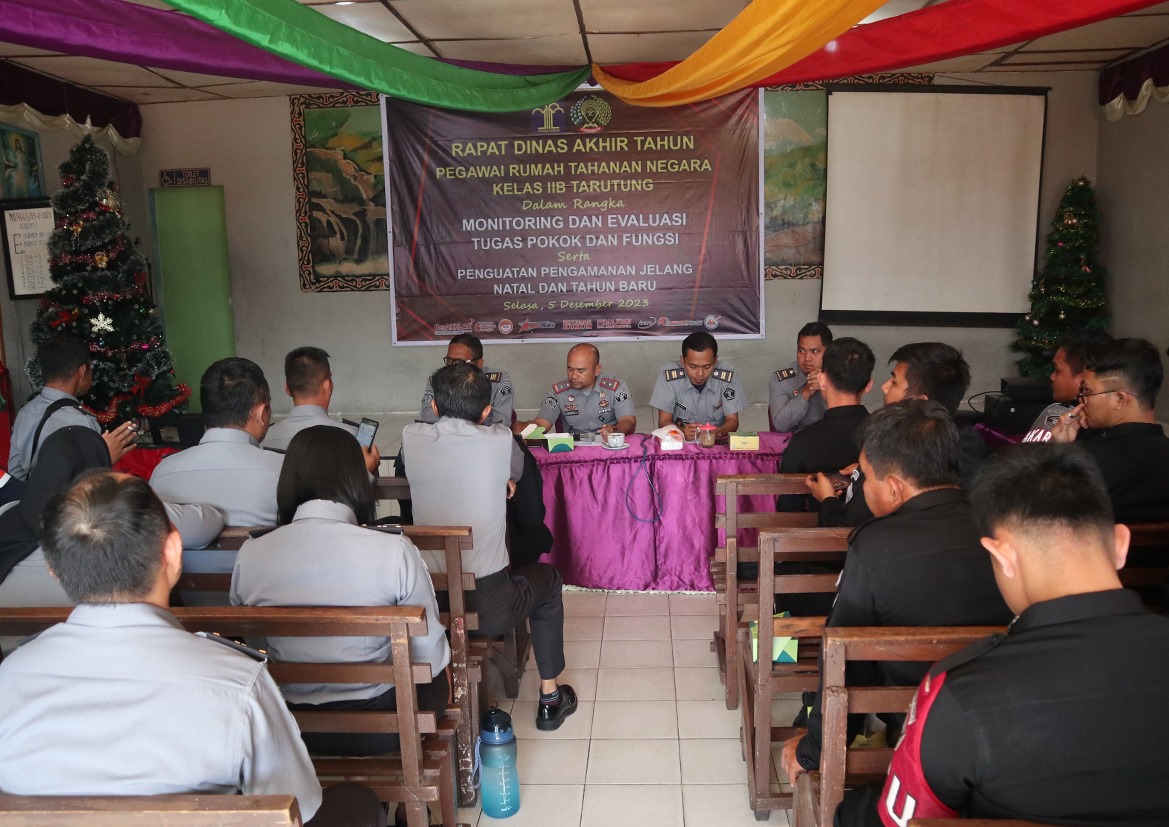 Rutan Kelas IIB Tarutung rapat dinas jelang akhir tahun 2023 untuk evaluasi kinerja dan menyusun rencana kerja di tahun 2024, di Aula Rutan Tarutung, Selasa (5/12). ist