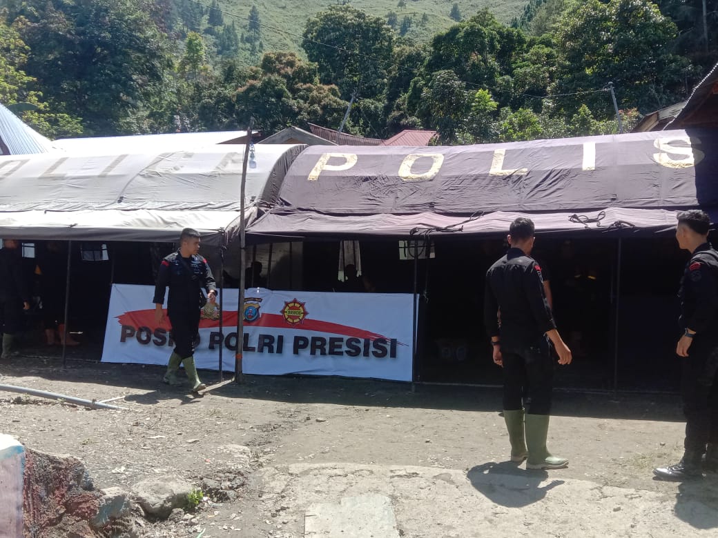 PERSONIL Polres Humbahas mendirikan beberapa posko di lokasi banjir. (Ist).