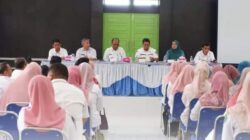 Berita Sore/Birong RT Teks poto: Pj Wali Kota Padangsidimpuan, Dr. H. Letnan Dalimunthe, SKM, M.Kes saat membuka rapat TPPS di aula Kantor Dinas Pengendalian Penduduk dan Keluarga Berencana Kota Padangsidimpuan, Rabu (6/12).
