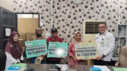 Bobby Nasution Kembali Serahkan Bansos untuk Korban Kebakaran