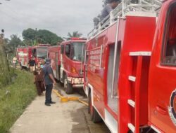 5 Unit Disdamkarmat Siantar Dikerahkan Pemadaman Kebakaran di Jl. Lau Cimba