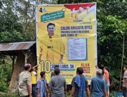 Pemuda Setempat Pasang Baliho  Sobir Lubis di Rantonatas