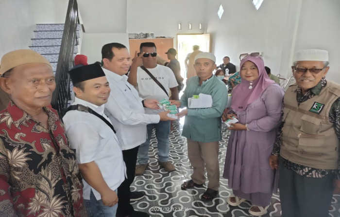 Teks fhoto: H.Ikhwan Lubis S,H.M,H mantan Kapolres Ke- 6 Batu Bara Caleg DPR RI Partai Nasdem Sumut 3 Nomor 2 gelar sosialisasi dan berkoordinasi bersama ratusan masyarakat di kediaman H.Jalal Dusun I Desa Sentang Kecamatan Nibung Hnagus Kabupaten Batu Bara Selasa (12/12-2023). beritasore/alirsyah